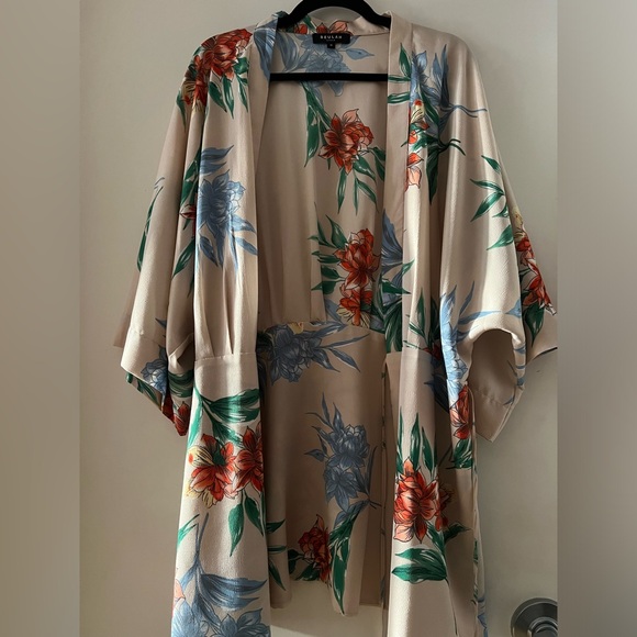 GORGEOUS SPRING/SUMMER WRAP BEULAH LONDON DRESS! - Picture 6 of 8